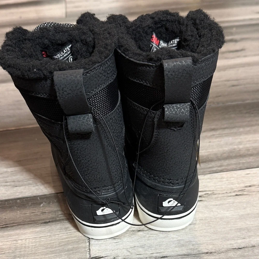 NWT Quiksilver Black Lace-Up Winter Boots with Faux Fur Collar